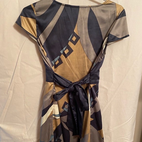 Cap Sleeve Tunic Dress - Picture 4 of 8